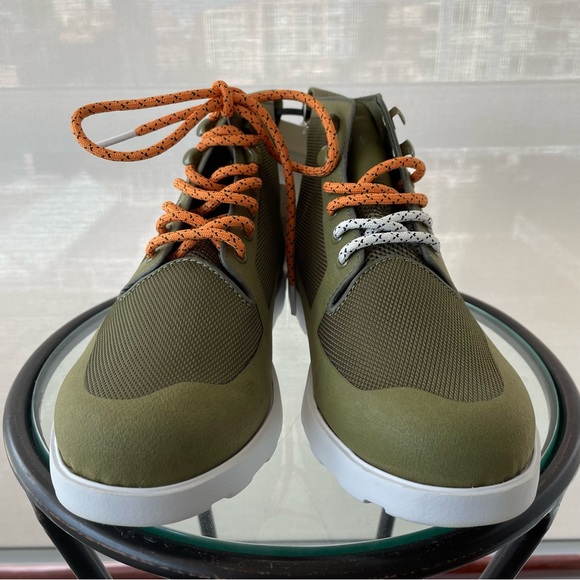 Native Fitzroy sample bootie in great military green colour. Sample size 7 women - Picture 2 of 7